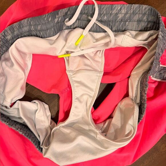 Under Armor Hot Pink Breast Cancer Awareness Semi Fitted Sz M Lined Sweat Shorts - Picture 3 of 6